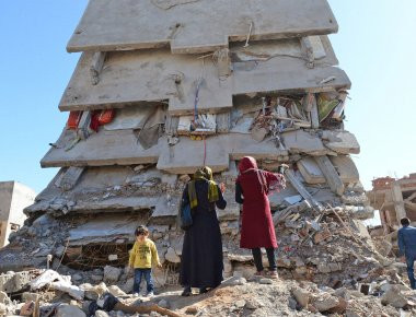 Βίντεο-σοκ: Ο τουρκικός Στρατός σφάζει αμάχους και ισοπεδώνει τουρκικές πόλεις και κανείς δεν αντιδρά...